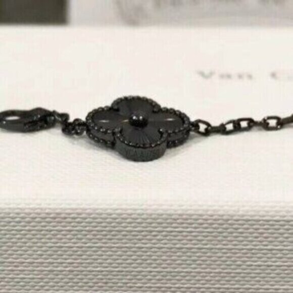 Van Cleef & Arpels 5 Flower Laser Black Bracelet - Picture 4 of 5